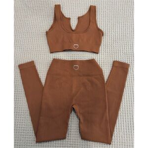 Peachy 🍑 Bunz Ribbed Camel Seamless Sports Bra and Leggings Set